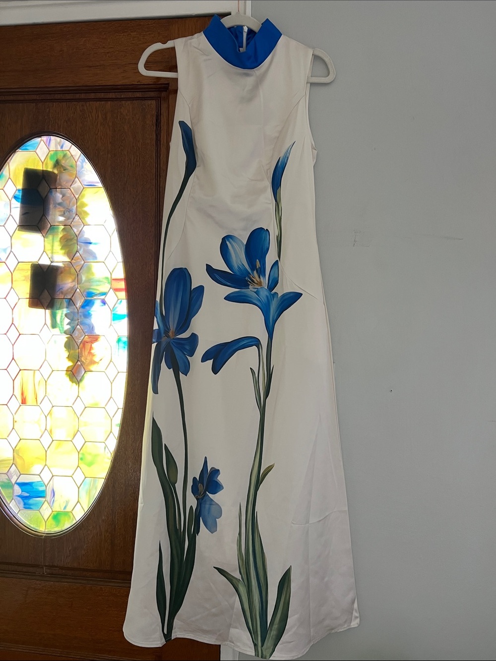 Sleeveless Maxi White Satin Dress with Blue Floral Print - Small